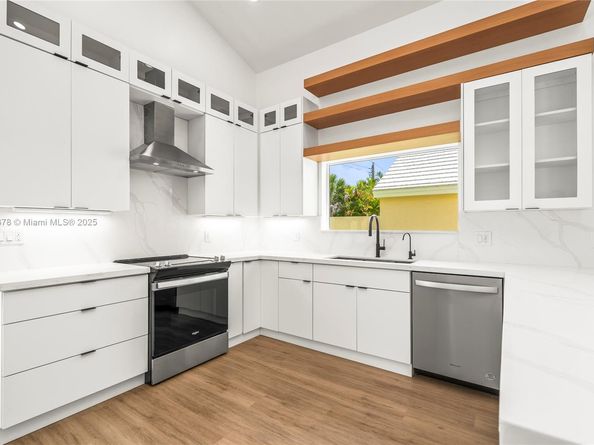 9047 Baybury Ln, West Palm Beach FL 33411