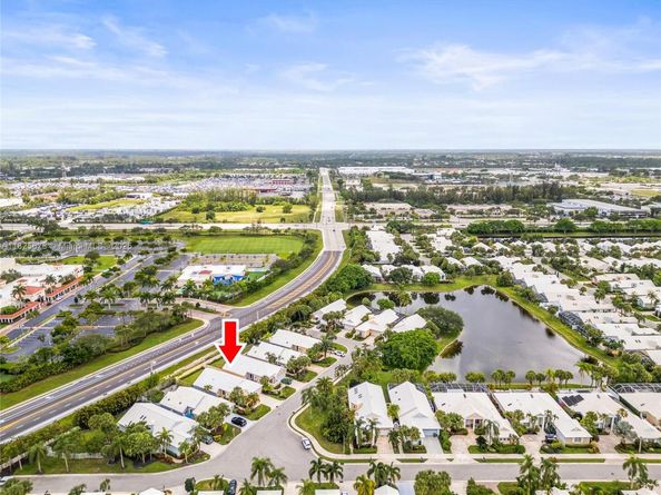 9047 Baybury Ln, West Palm Beach FL 33411