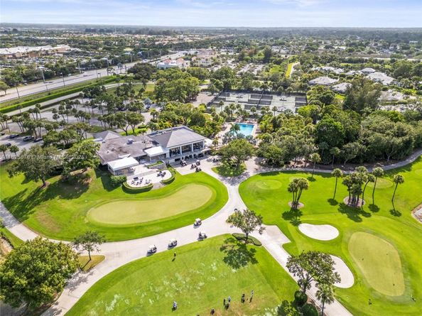 9047 Baybury Ln, West Palm Beach FL 33411