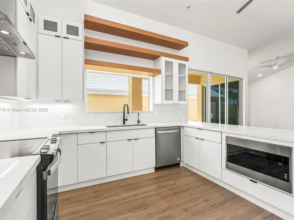 9047 Baybury Ln, West Palm Beach FL 33411