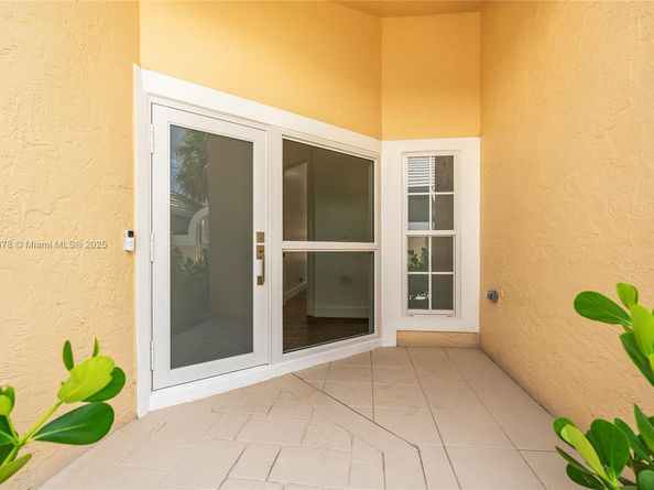 9047 Baybury Ln, West Palm Beach FL 33411