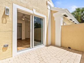 9047 Baybury Ln, West Palm Beach FL 33411