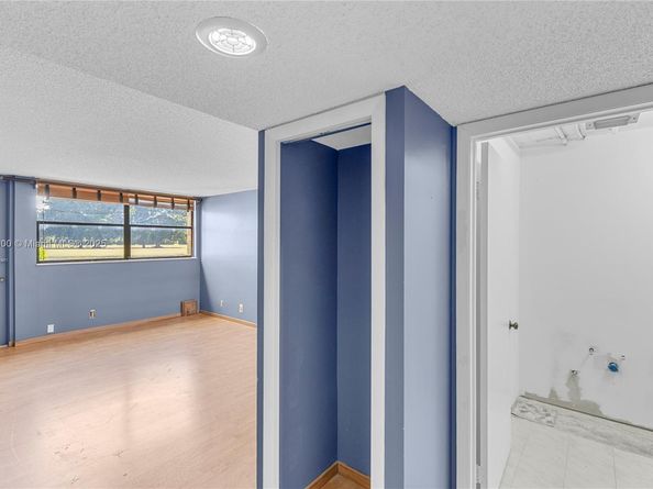 16100 Golf Club Rd 101, Weston FL 33326