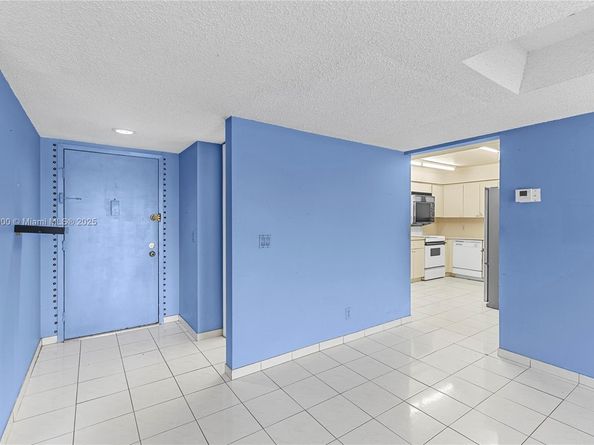 16100 Golf Club Rd 101, Weston FL 33326