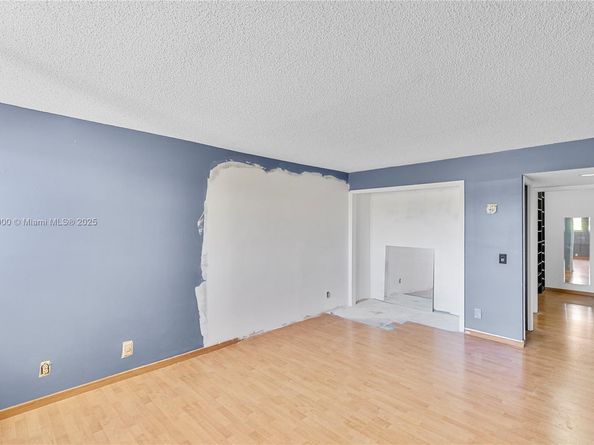 16100 Golf Club Rd 101, Weston FL 33326