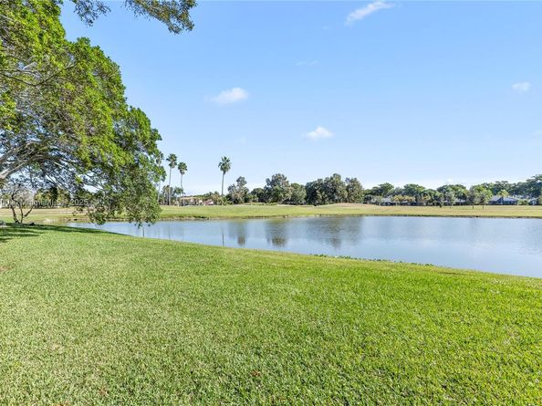 16100 Golf Club Rd 101, Weston FL 33326