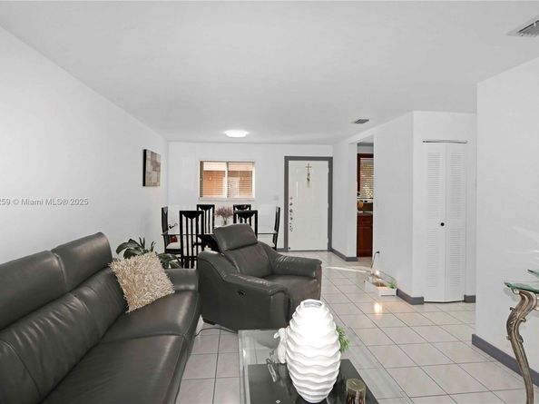 14901 SW 80th St 211, Miami FL 33193