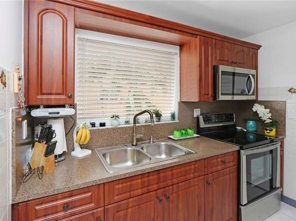 14901 SW 80th St 211, Miami FL 33193