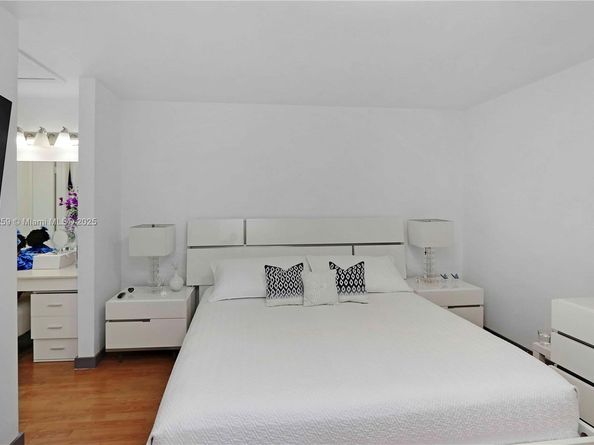 14901 SW 80th St 211, Miami FL 33193