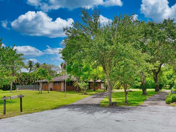 12101 NW 6th St, Plantation FL 33325