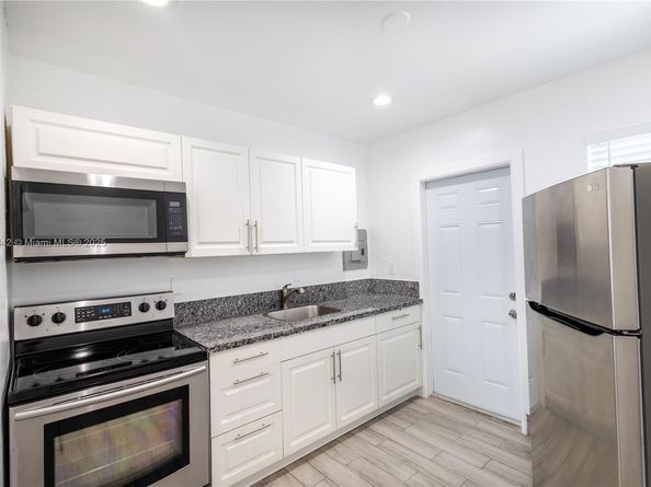 7010 NW 5th Pl, Miami FL 33150