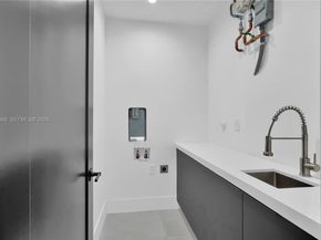 30 NE 50th St, Miami FL 33137