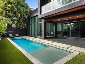 30 NE 50th St, Miami FL 33137