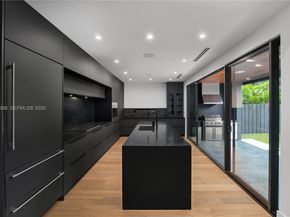 30 NE 50th St, Miami FL 33137