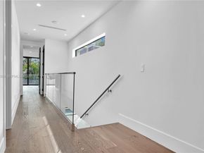 30 NE 50th St, Miami FL 33137