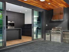 30 NE 50th St, Miami FL 33137