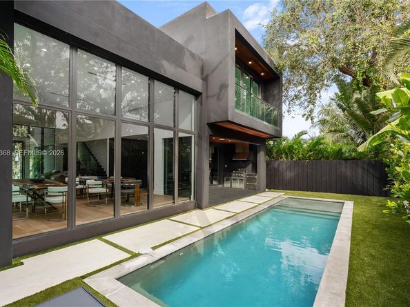 30 NE 50th St, Miami FL 33137