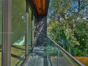 30 NE 50th St, Miami FL 33137