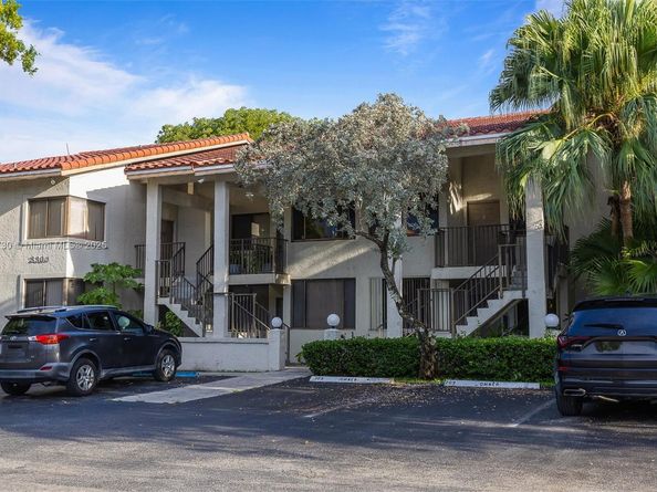 3300 NW 46th St 103, Oakland Park FL 33309