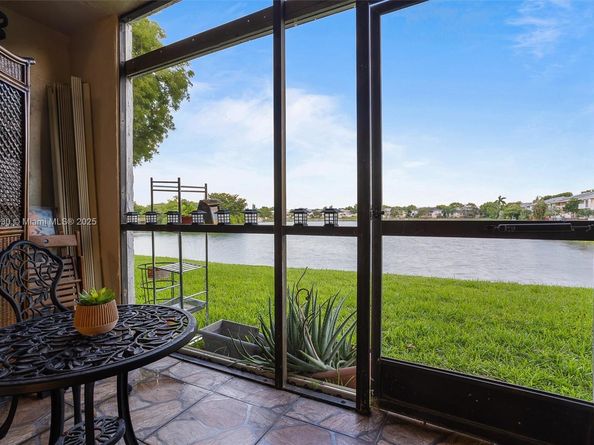 3300 NW 46th St 103, Oakland Park FL 33309