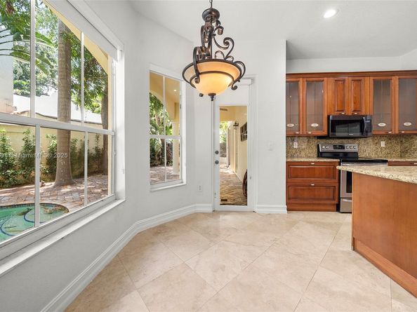 3211 Morris Ln, Miami FL 33133