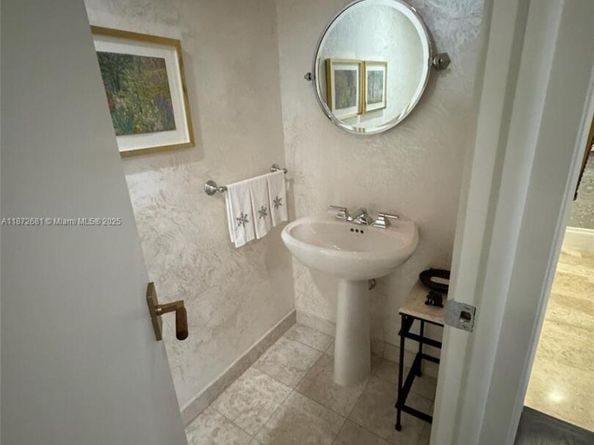 1455 Ocean Dr 904, Miami Beach FL 33139