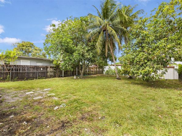 1232 NW 32nd Pl, Miami FL 33125