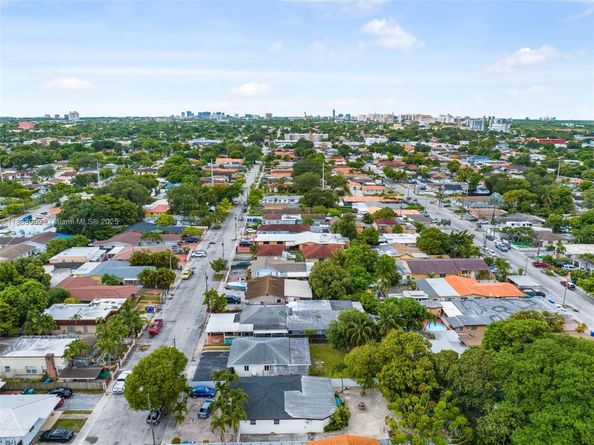 1232 NW 32nd Pl, Miami FL 33125