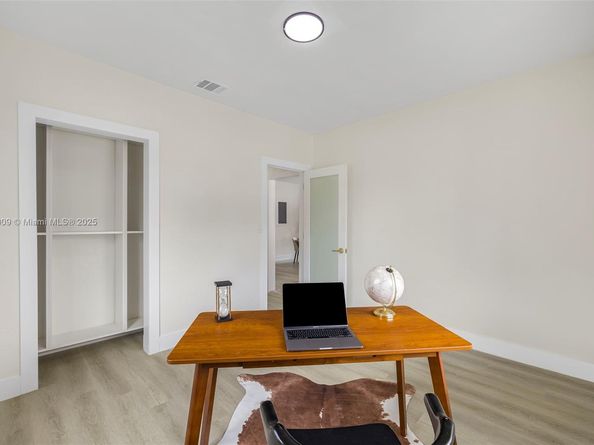 1232 NW 32nd Pl, Miami FL 33125