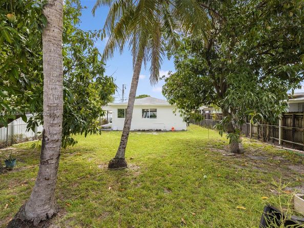 1232 NW 32nd Pl, Miami FL 33125
