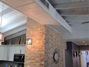911 W Country Club Cir, Plantation FL 33317