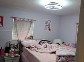 911 W Country Club Cir, Plantation FL 33317