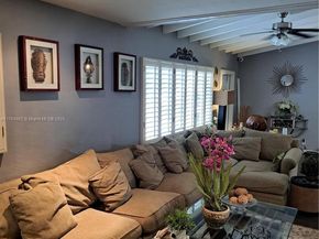 911 W Country Club Cir, Plantation FL 33317