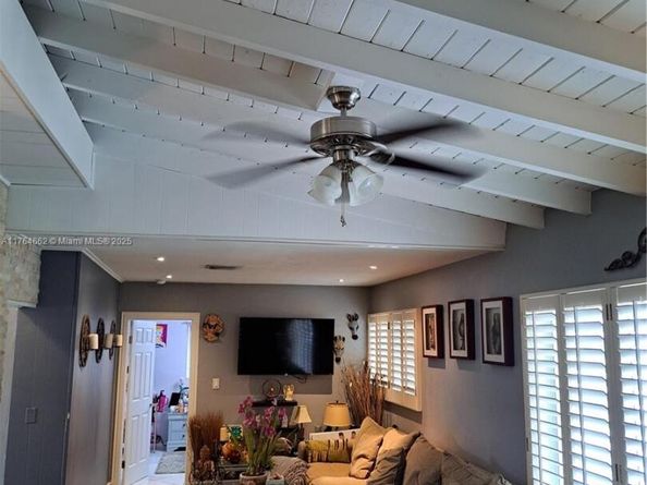 911 W Country Club Cir, Plantation FL 33317