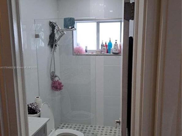 911 W Country Club Cir, Plantation FL 33317