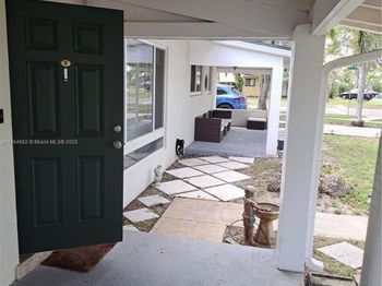 911 W Country Club Cir