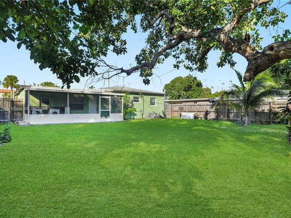 1290 NE 162nd St, North Miami Beach FL 33162