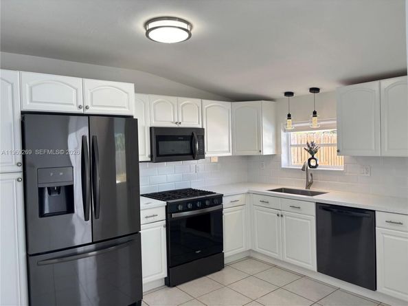 6751 Cleveland St, Hollywood FL 33024