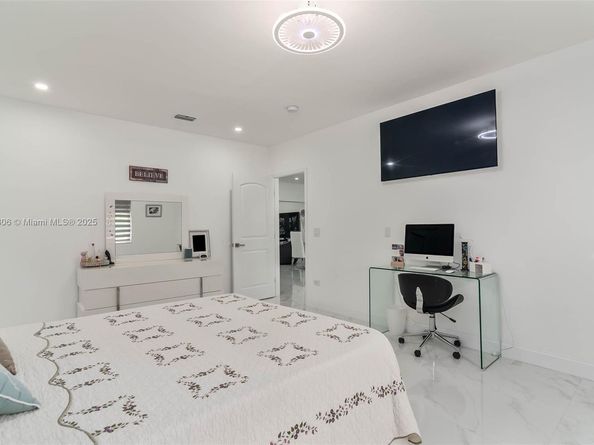1151 NE 203rd St, Miami FL 33179