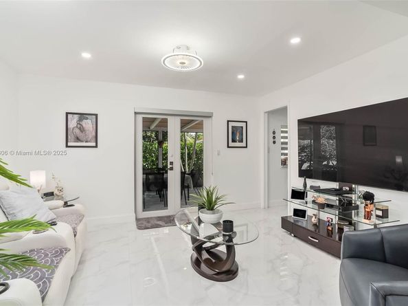 1151 NE 203rd St, Miami FL 33179