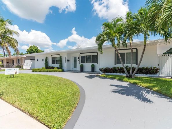 1151 NE 203rd St, Miami FL 33179