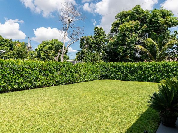 1151 NE 203rd St, Miami FL 33179