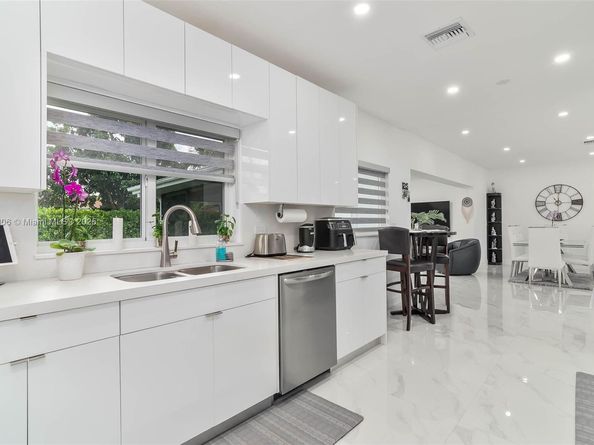 1151 NE 203rd St, Miami FL 33179