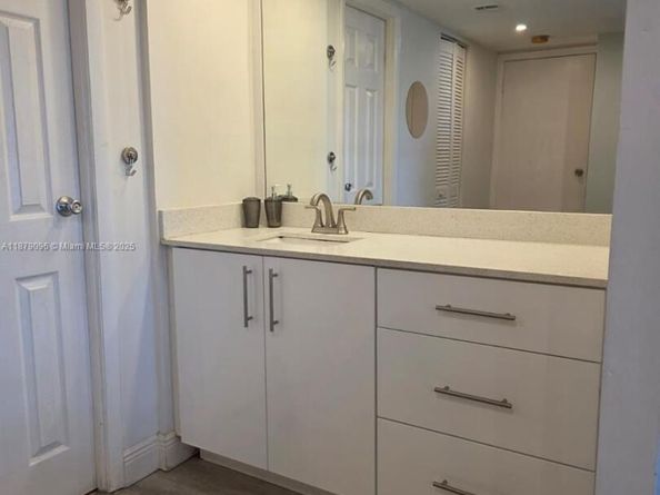 20335 W Country Club Dr 2401, Aventura FL 33180