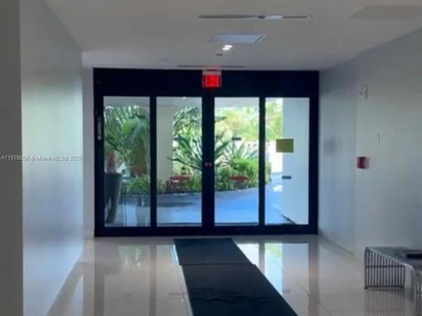 20335 W Country Club Dr 2401, Aventura FL 33180