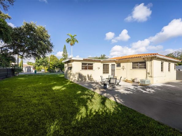 6040 SW 29th St, Miami FL 33155