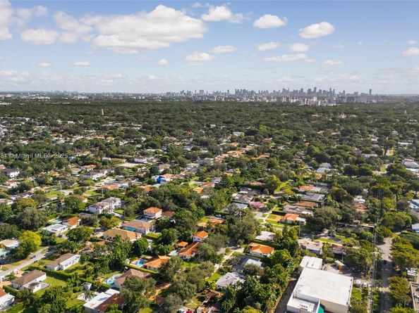 6040 SW 29th St, Miami FL 33155