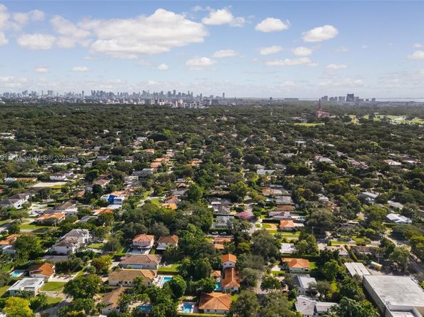 6040 SW 29th St, Miami FL 33155