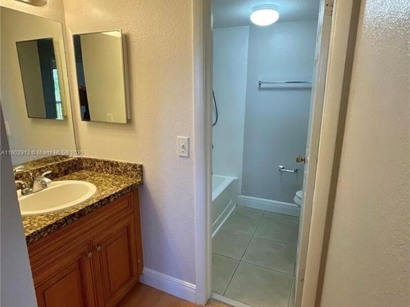 9998 Nob Hill Pl 9998, Sunrise FL 33351