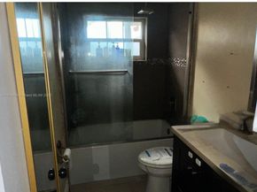 6390 Harding St, Hollywood FL 33024